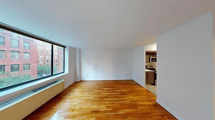 Reade St #2B - Photo 2 of 11