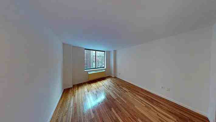 Reade St #2B - Photo 4 of 11