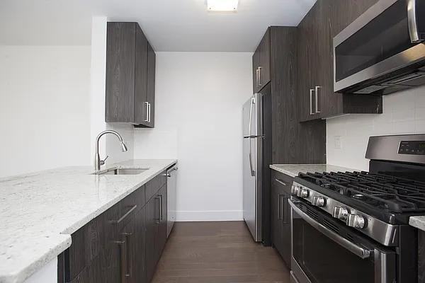 Battery Pl #117 - Photo 3 of 13