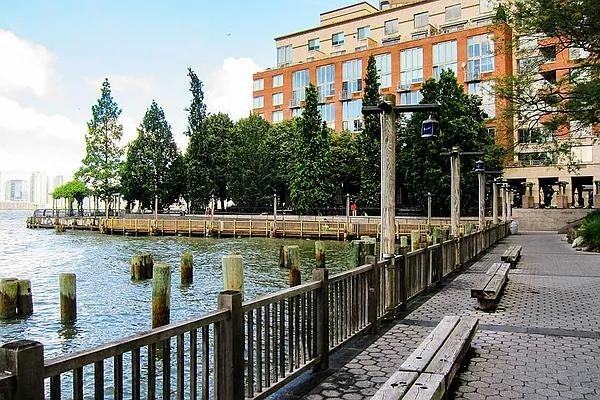 Battery Pl #117 - Photo 5 of 13