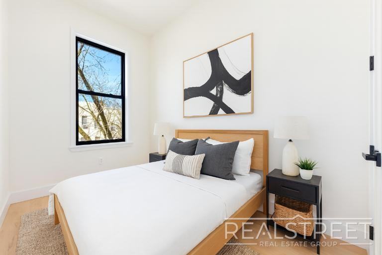 1276 Jefferson Avenue #3 - Photo 6 of 15