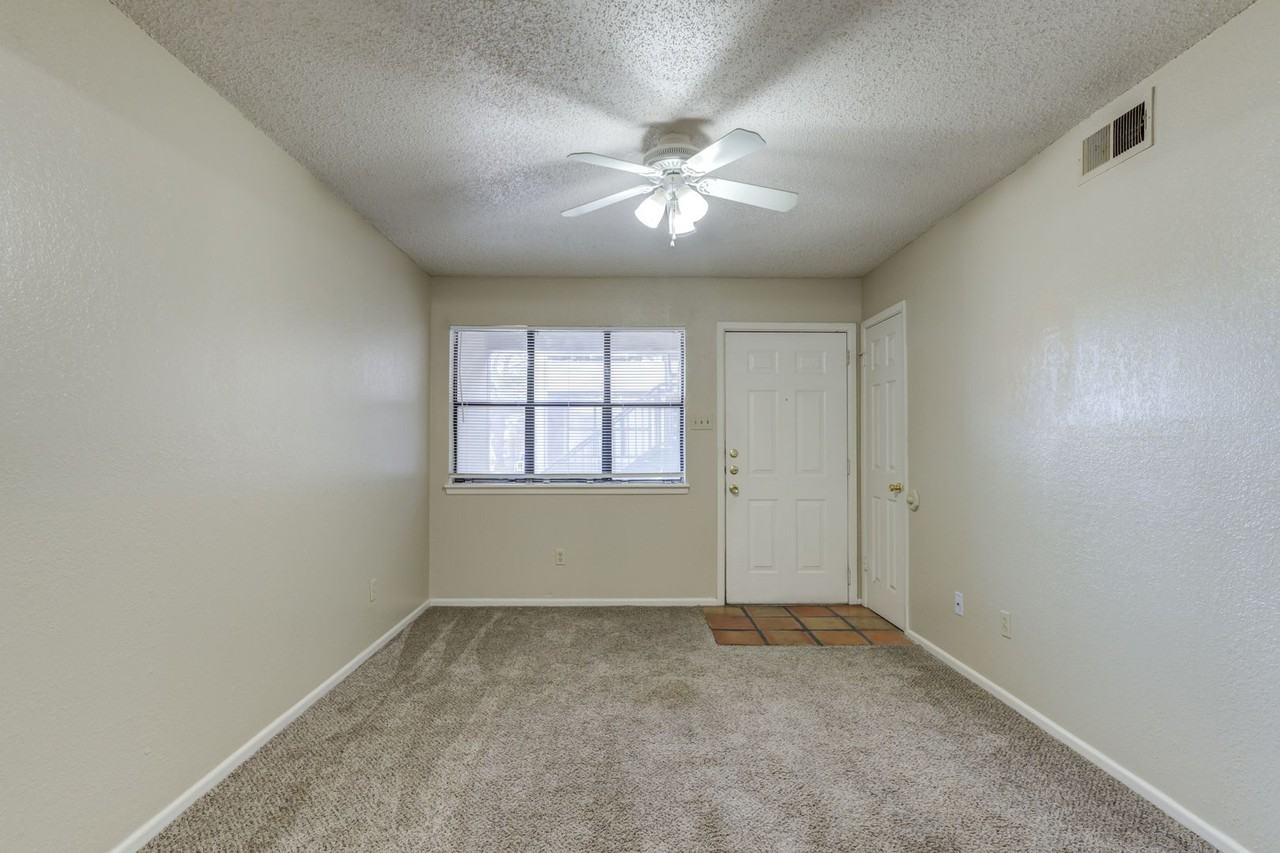 Albany Ridge Apartments – Comfortable Living in West Lubbock - Photo 5 of 39