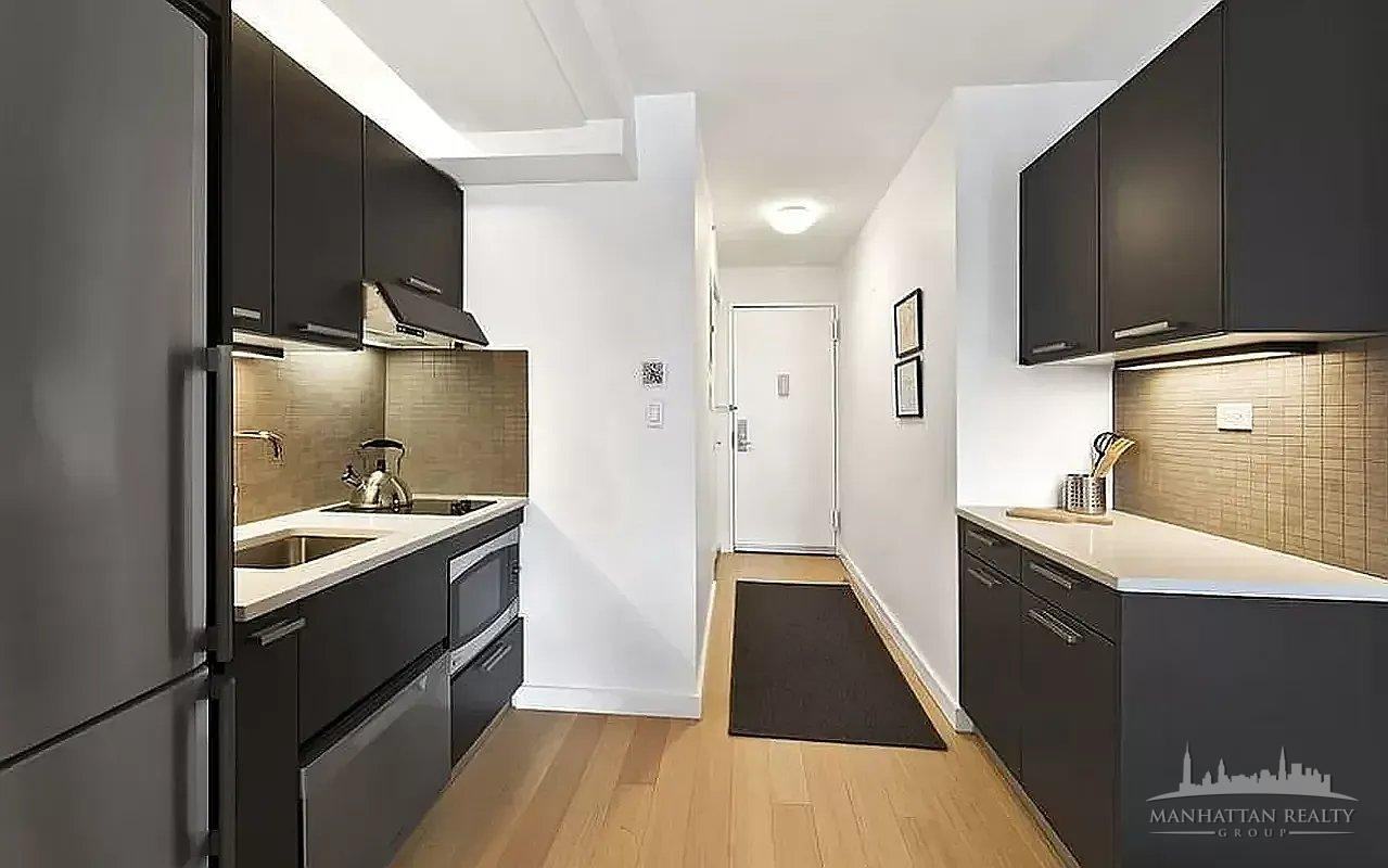 East 39th Street #6G - Photo 2 of 4