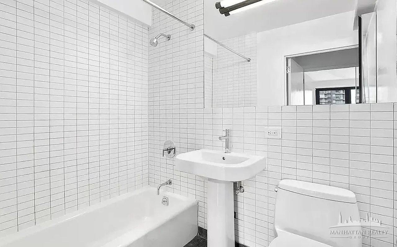 East 39th Street #6G - Photo 3 of 4