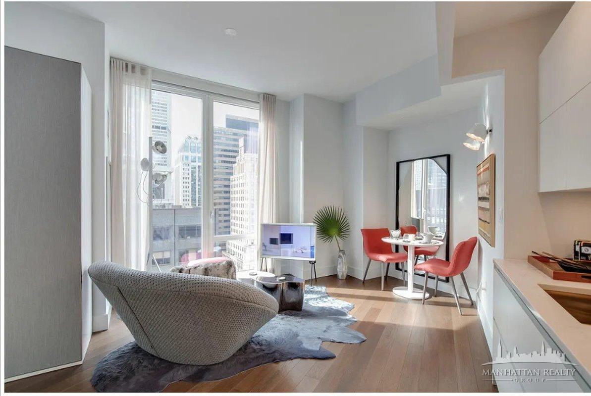 E 44th St #40D - Photo 4 of 10