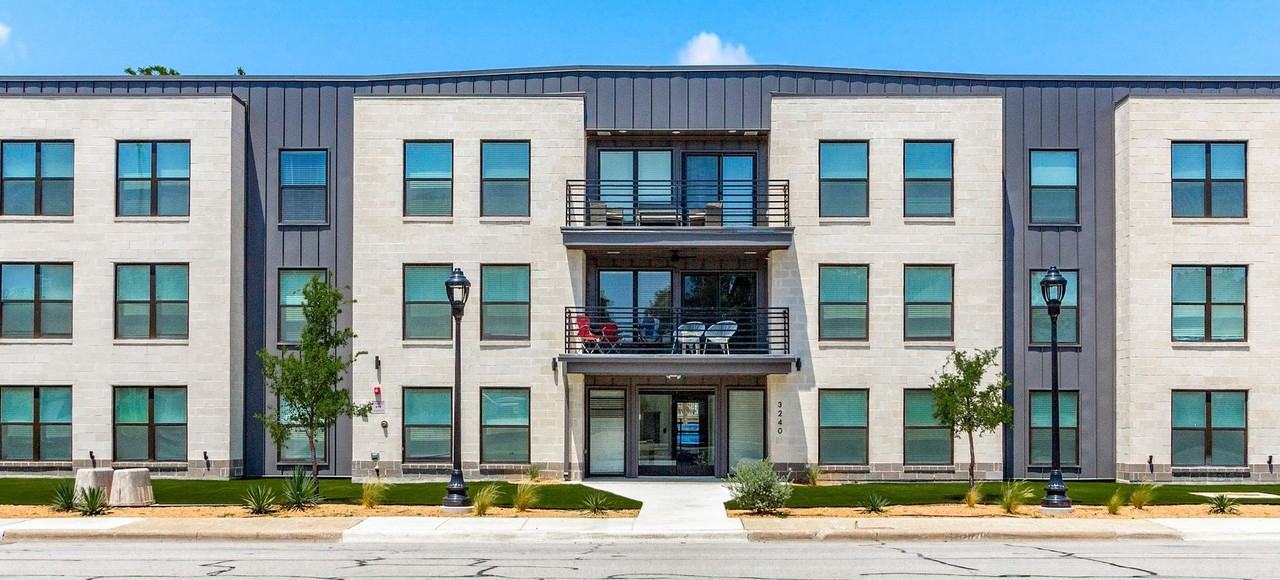 3240 S University - Photo 3 of 16