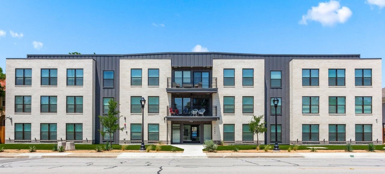 3240 S University - Photo 4 of 16