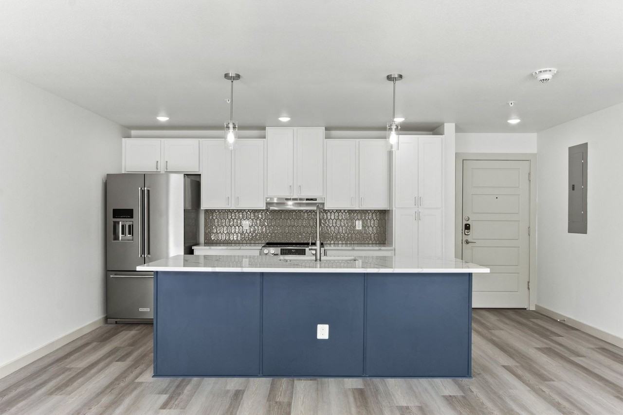 3240 S University - Photo 5 of 16