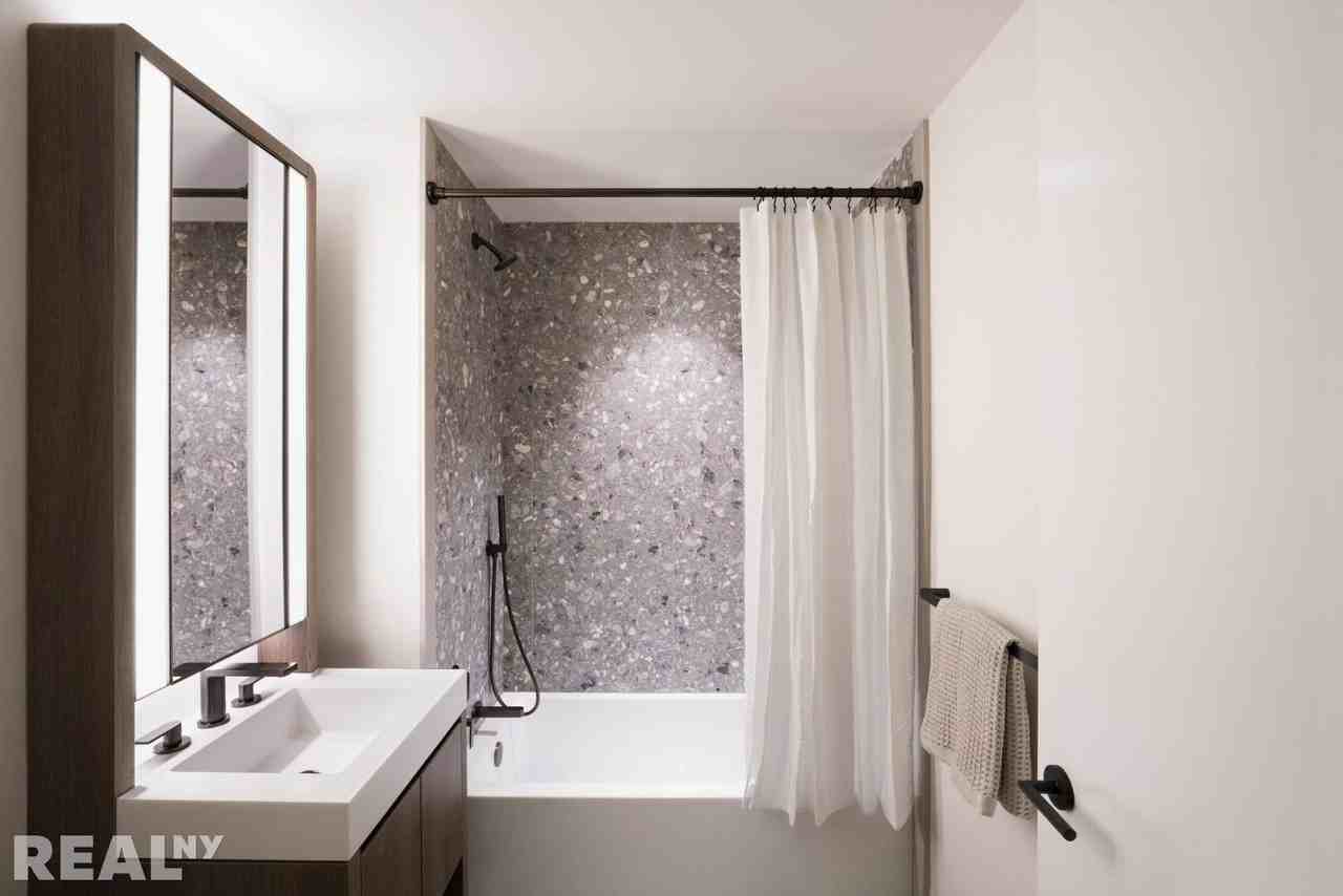 W 60th St #10A - Photo 2 of 5