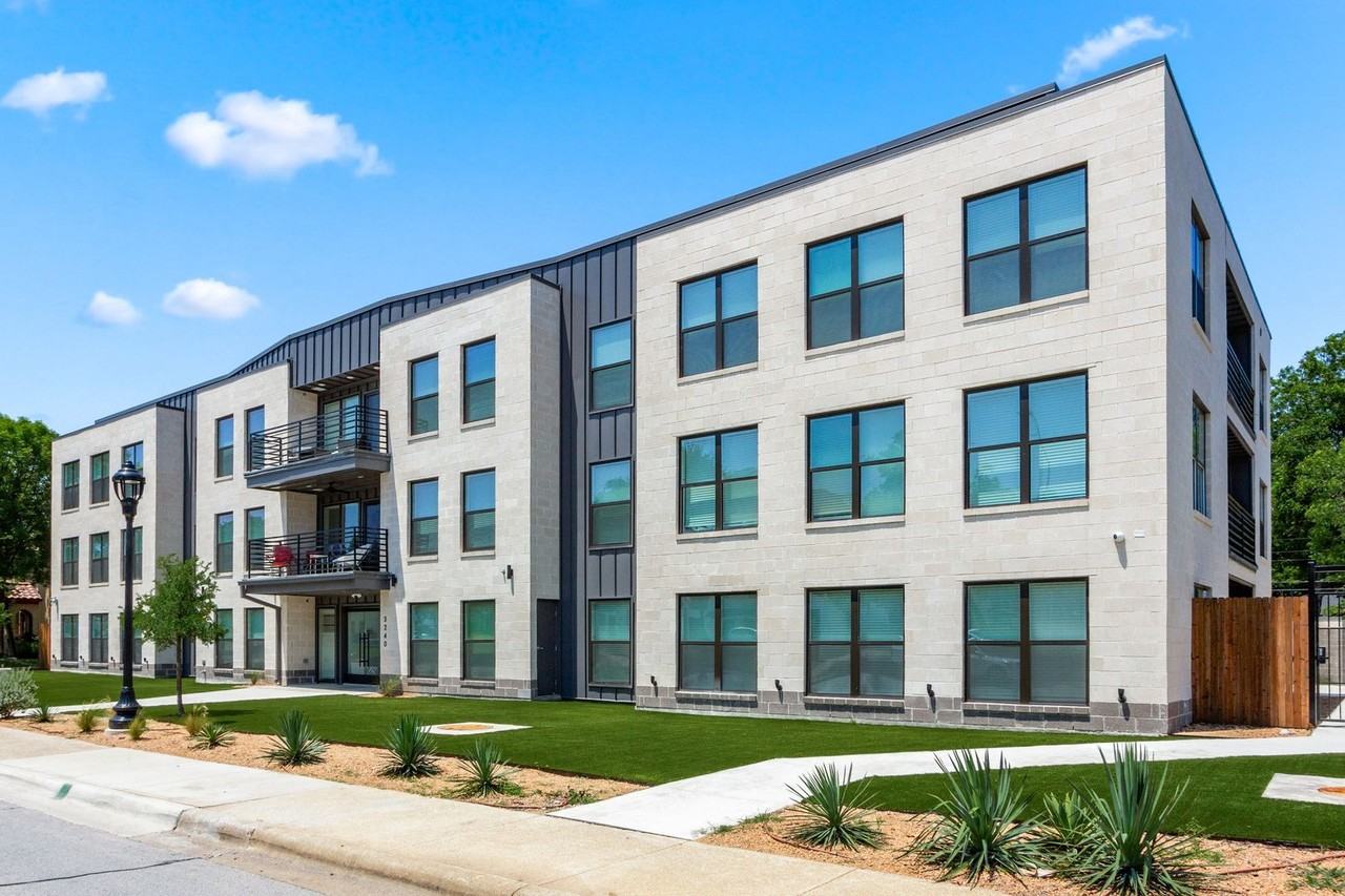3240 S University - Photo 7 of 33