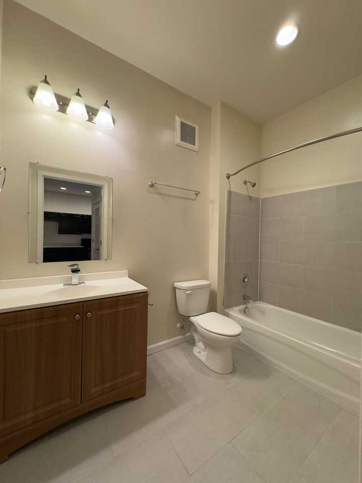 407-415 N Howard St - Photo 5 of 50