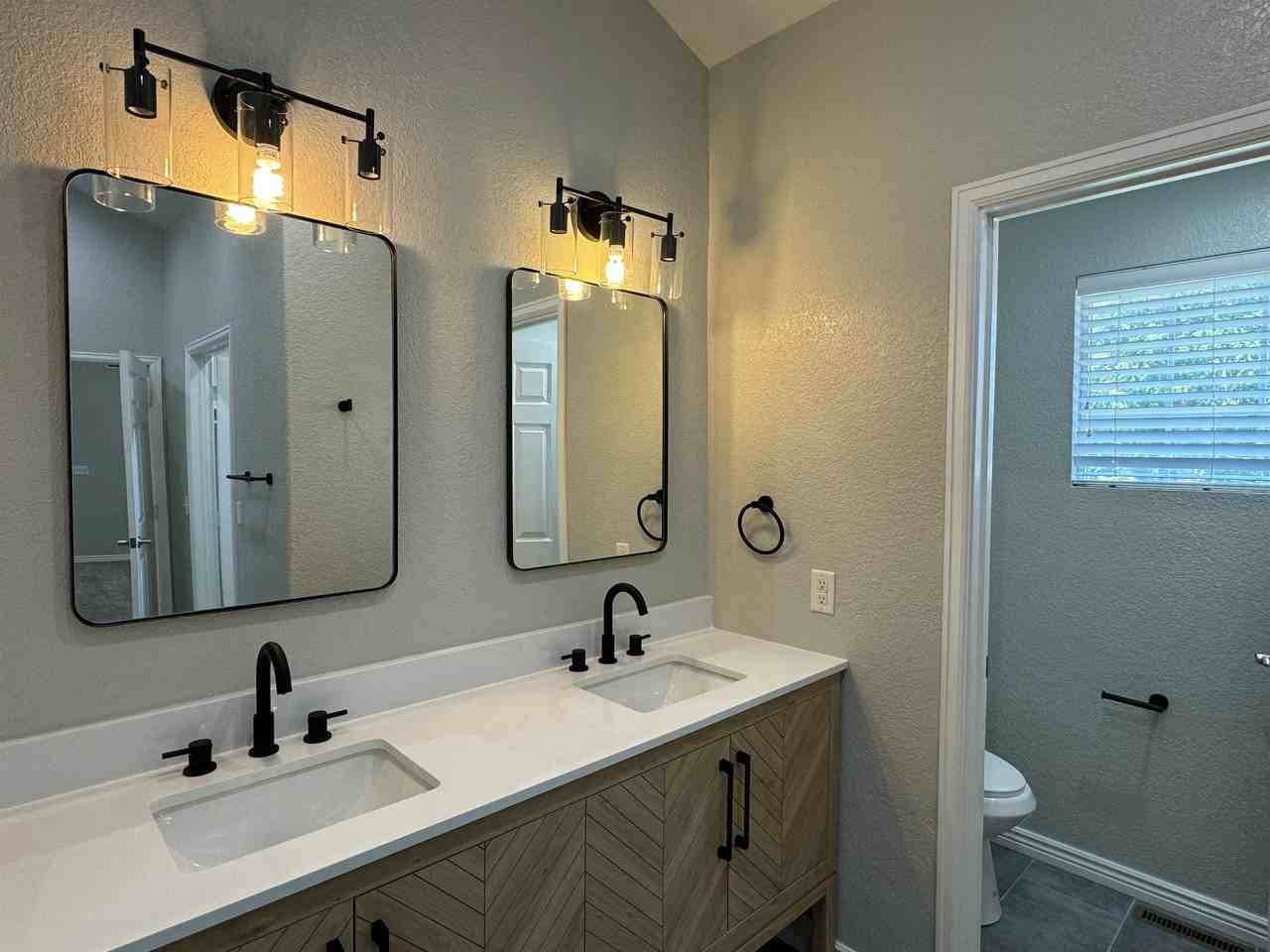 135 Galapago St - Photo 3 of 50