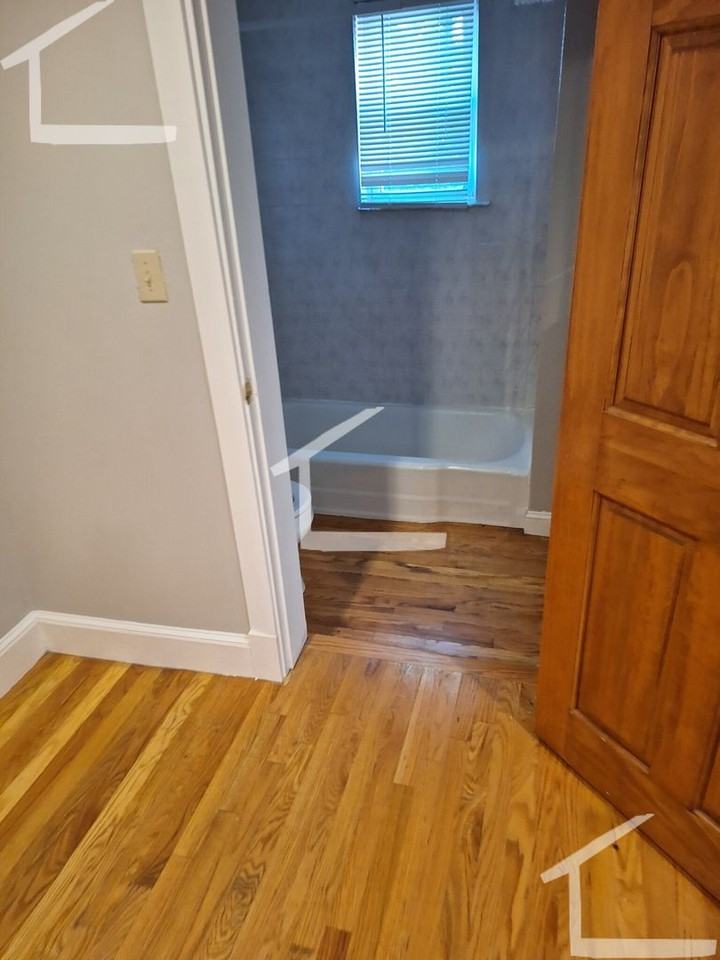 431 Franklin St - Photo 2 of 11