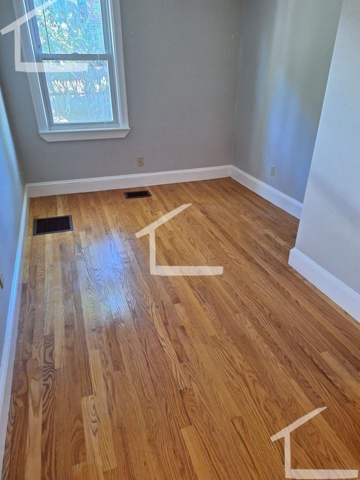 431 Franklin St - Photo 4 of 11