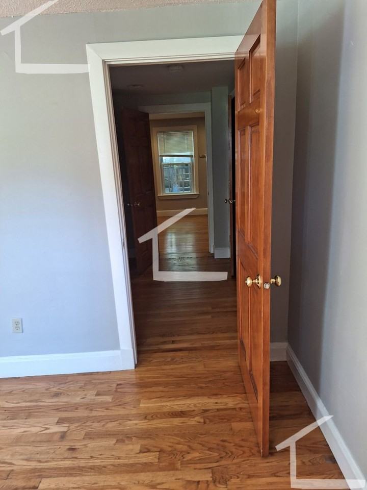 431 Franklin St - Photo 7 of 11