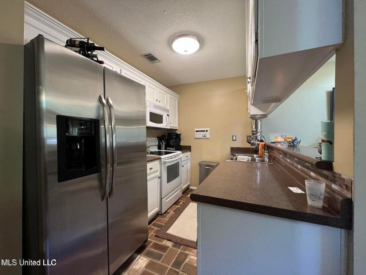 2355 Grants Ferry Dr - Photo 5 of 16