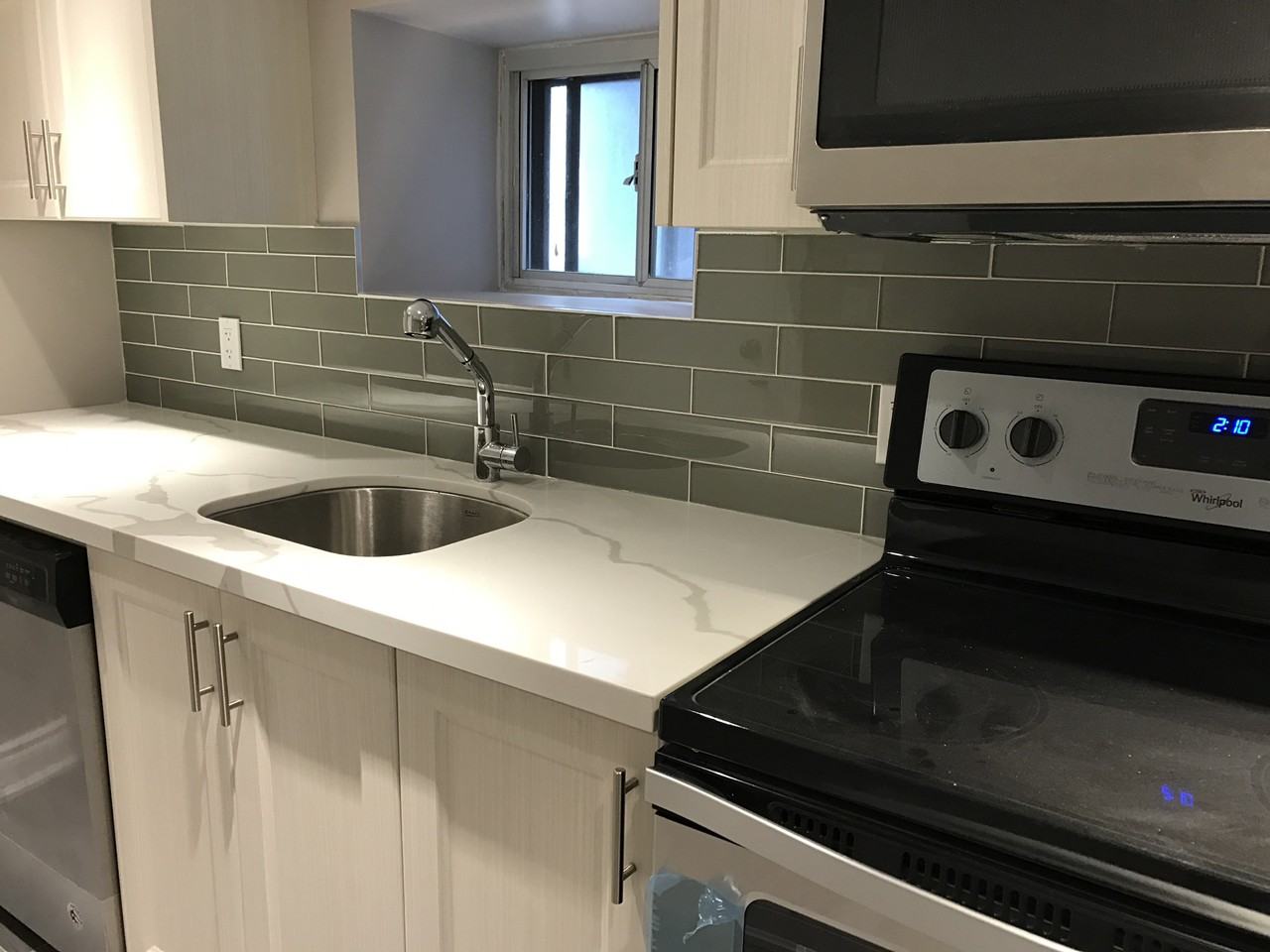 989 Dufferin St - Photo 4 of 10