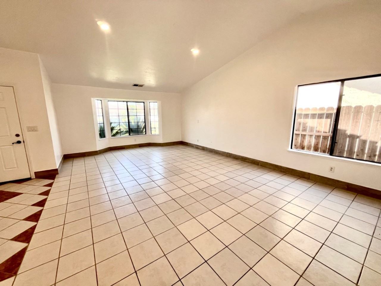 3228 N Hanover Ave - Photo 2 of 12