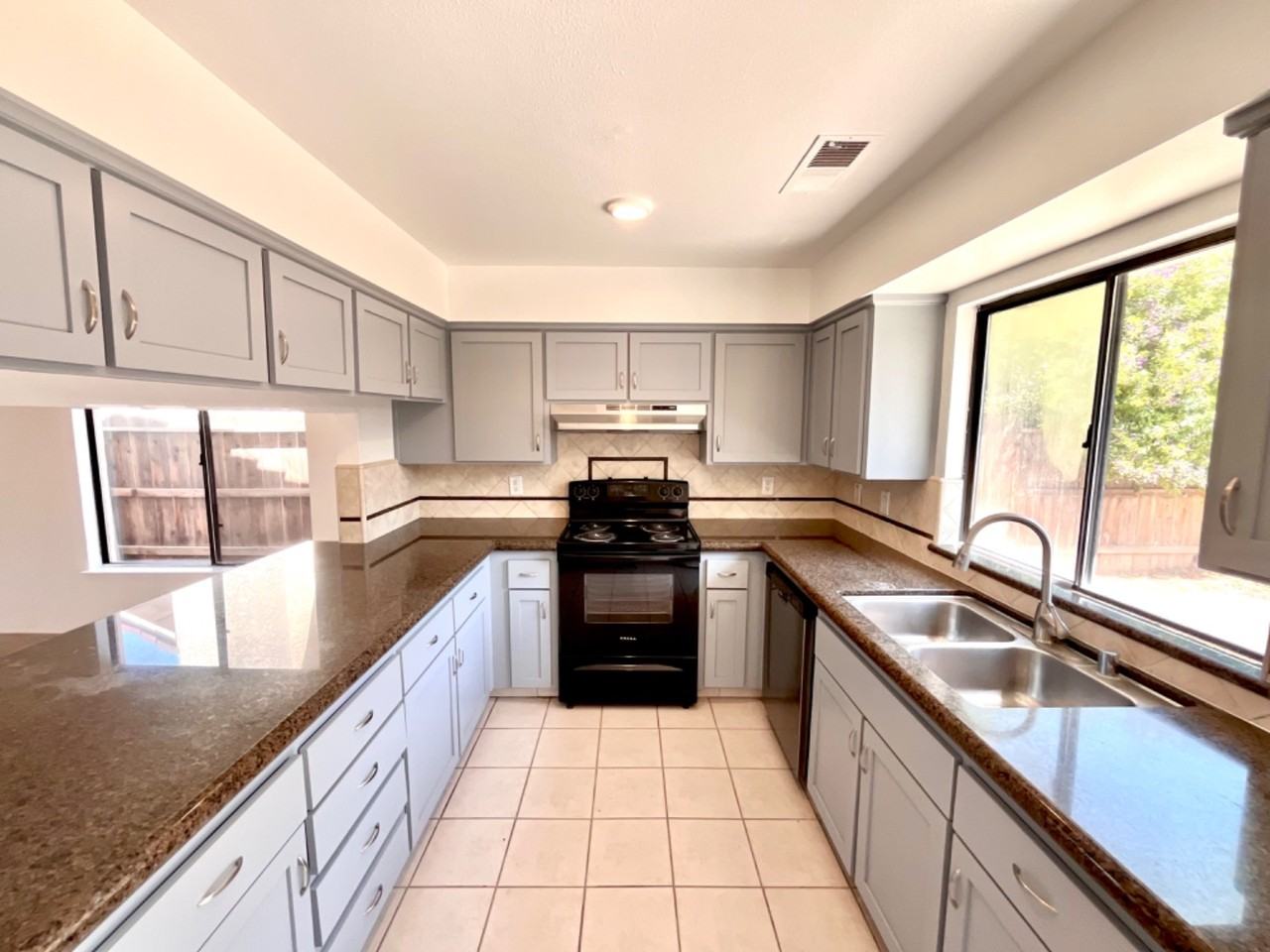 3228 N Hanover Ave - Photo 5 of 12