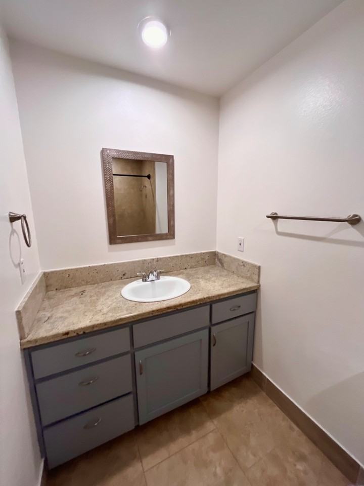 3228 N Hanover Ave - Photo 7 of 12
