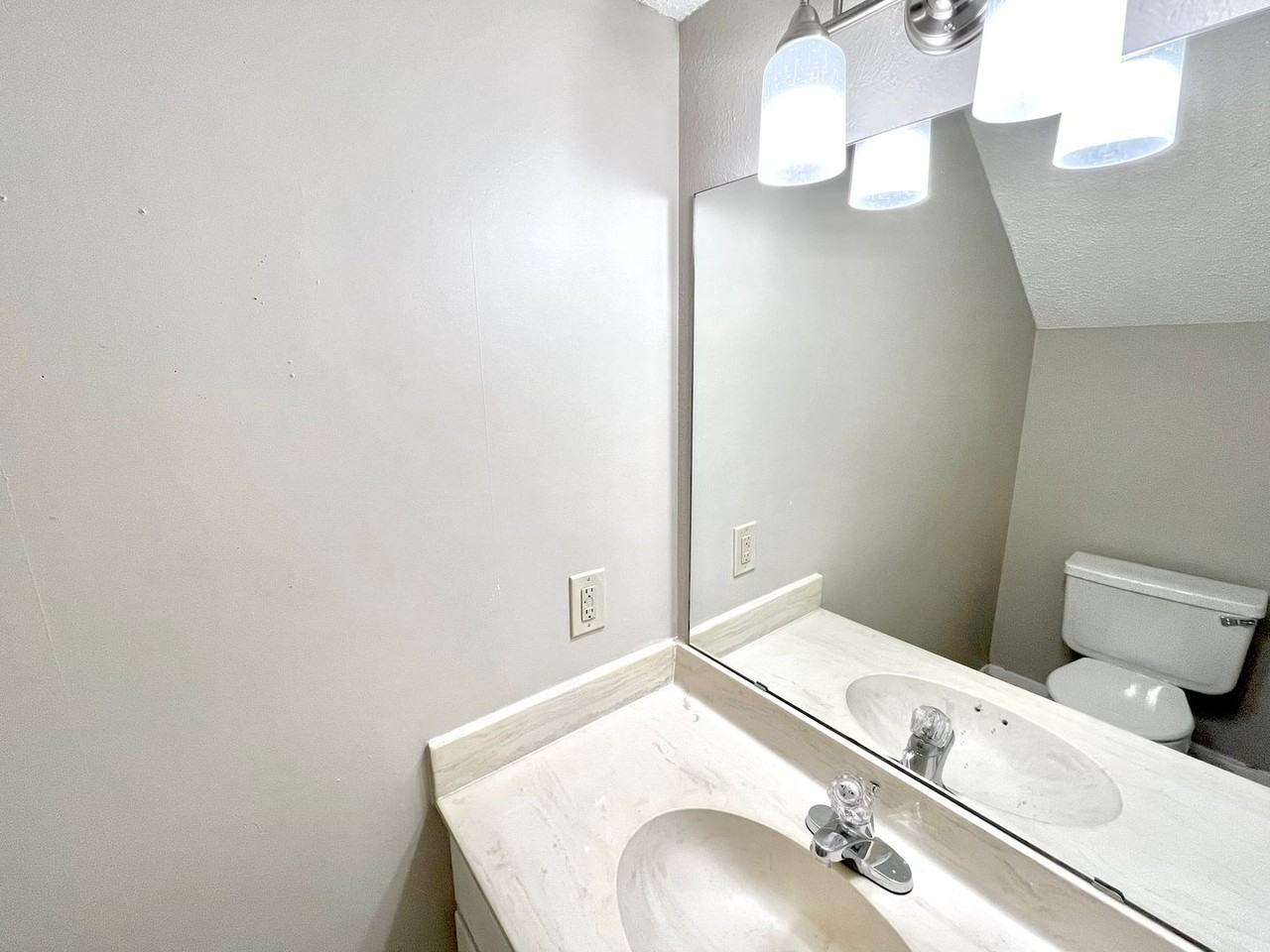 1247 Dallas Dr - Photo 7 of 13