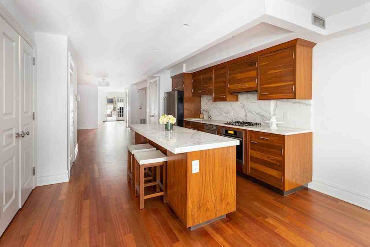 245 W 71st St - Photo 4 of 8