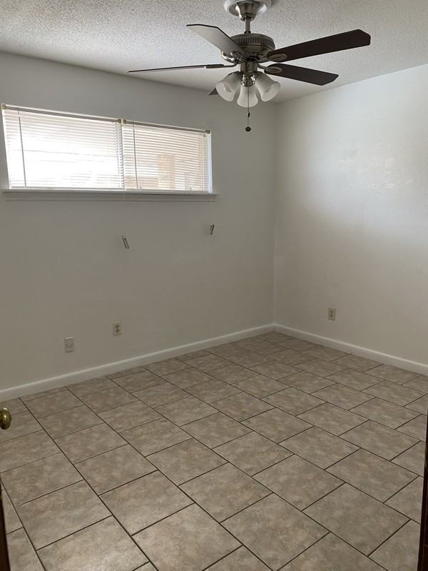 2627 Tupelo St - Photo 5 of 10