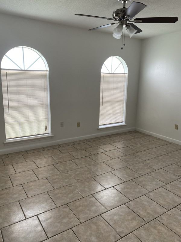 2627 Tupelo St - Photo 6 of 10