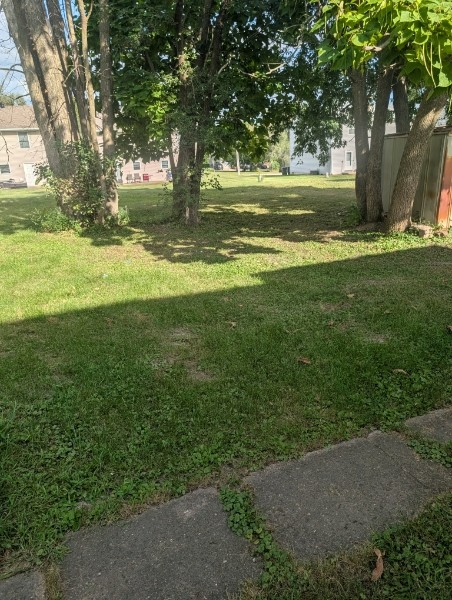 915 S Fifth St - Photo 3 of 9