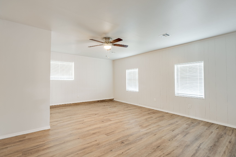 324 Ne 60th St - Photo 3 of 20