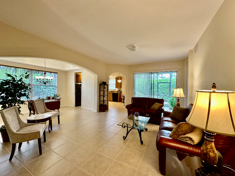 1305 Mariposa Cir #101 - Photo 3 of 19