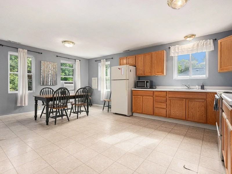 247 W Franklin St #2 - Photo 2 of 10