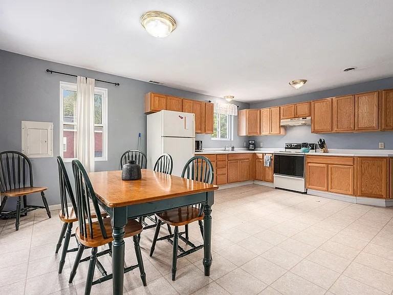 247 W Franklin St #2 - Photo 3 of 10