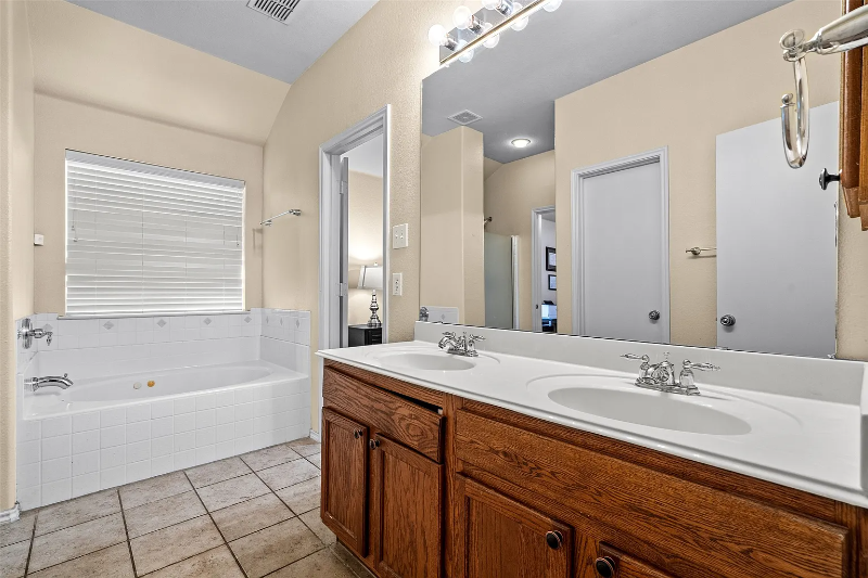 13301 Evergreen Dr - Photo 2 of 8