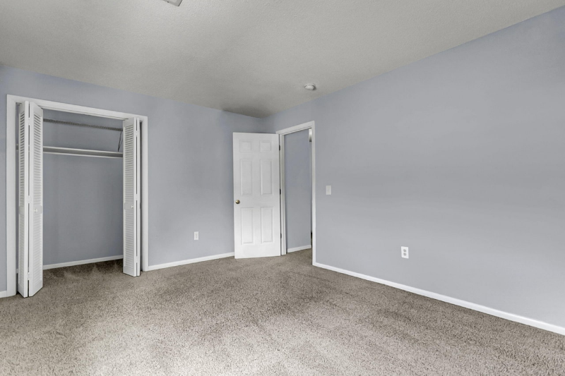 415 Weekend Special $1,775 Parkdale Drive #4B - Photo 2 of 7