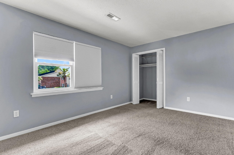 415 Weekend Special $1,775 Parkdale Drive #4B - Photo 3 of 7