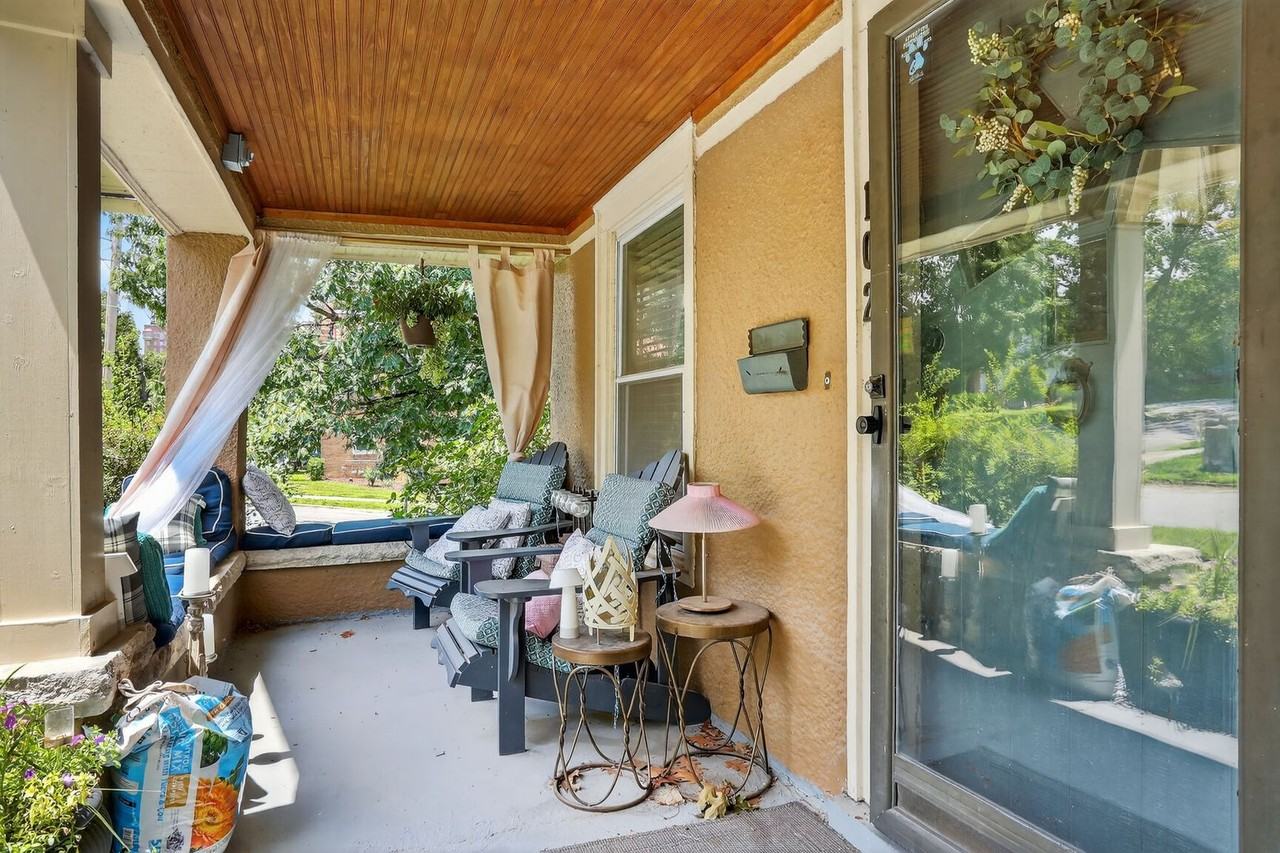 102 E 50th St - Photo 3 of 23