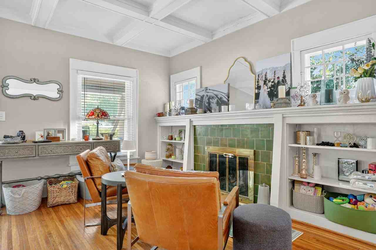 102 E 50th St - Photo 5 of 23