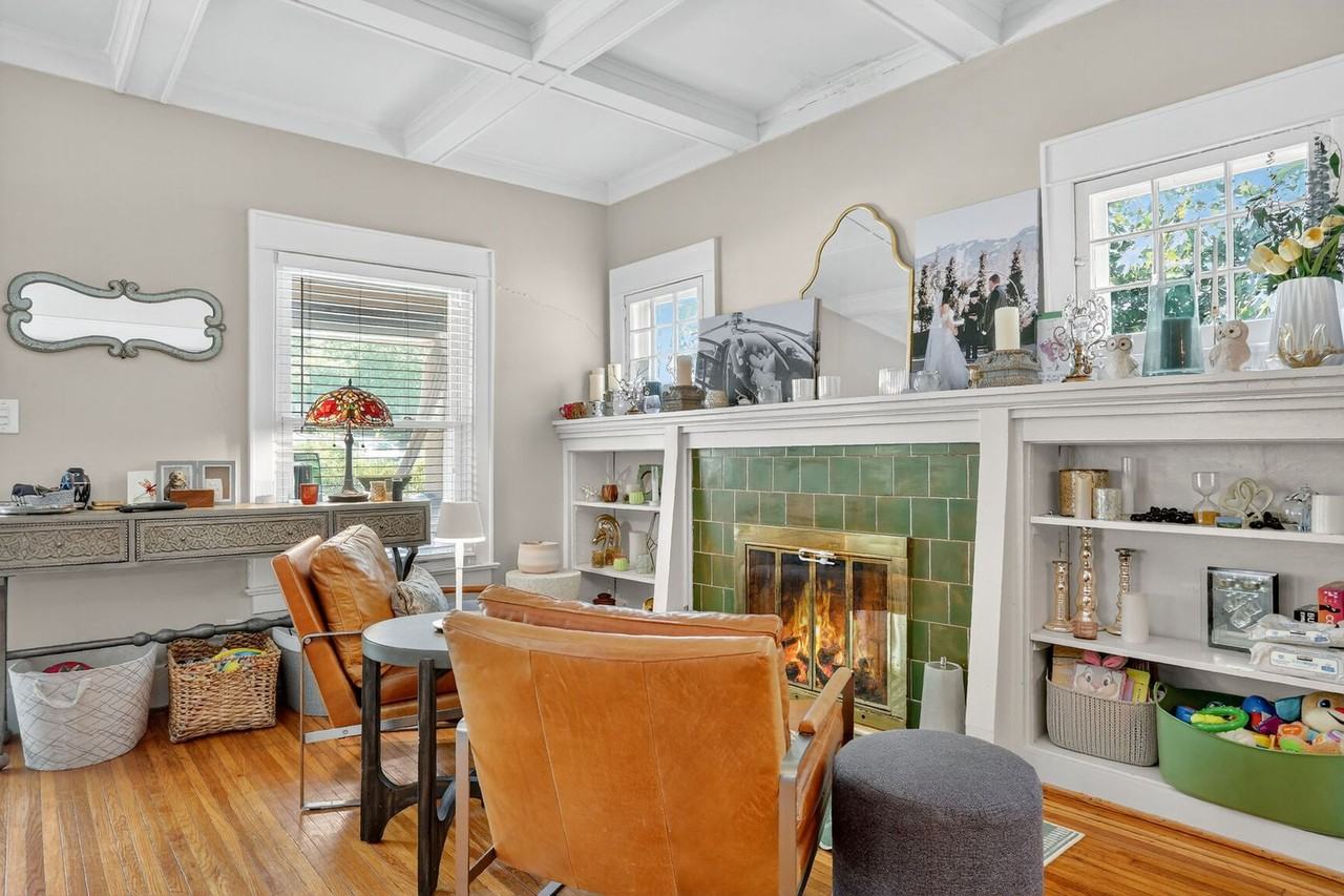 102 E 50th St - Photo 6 of 23