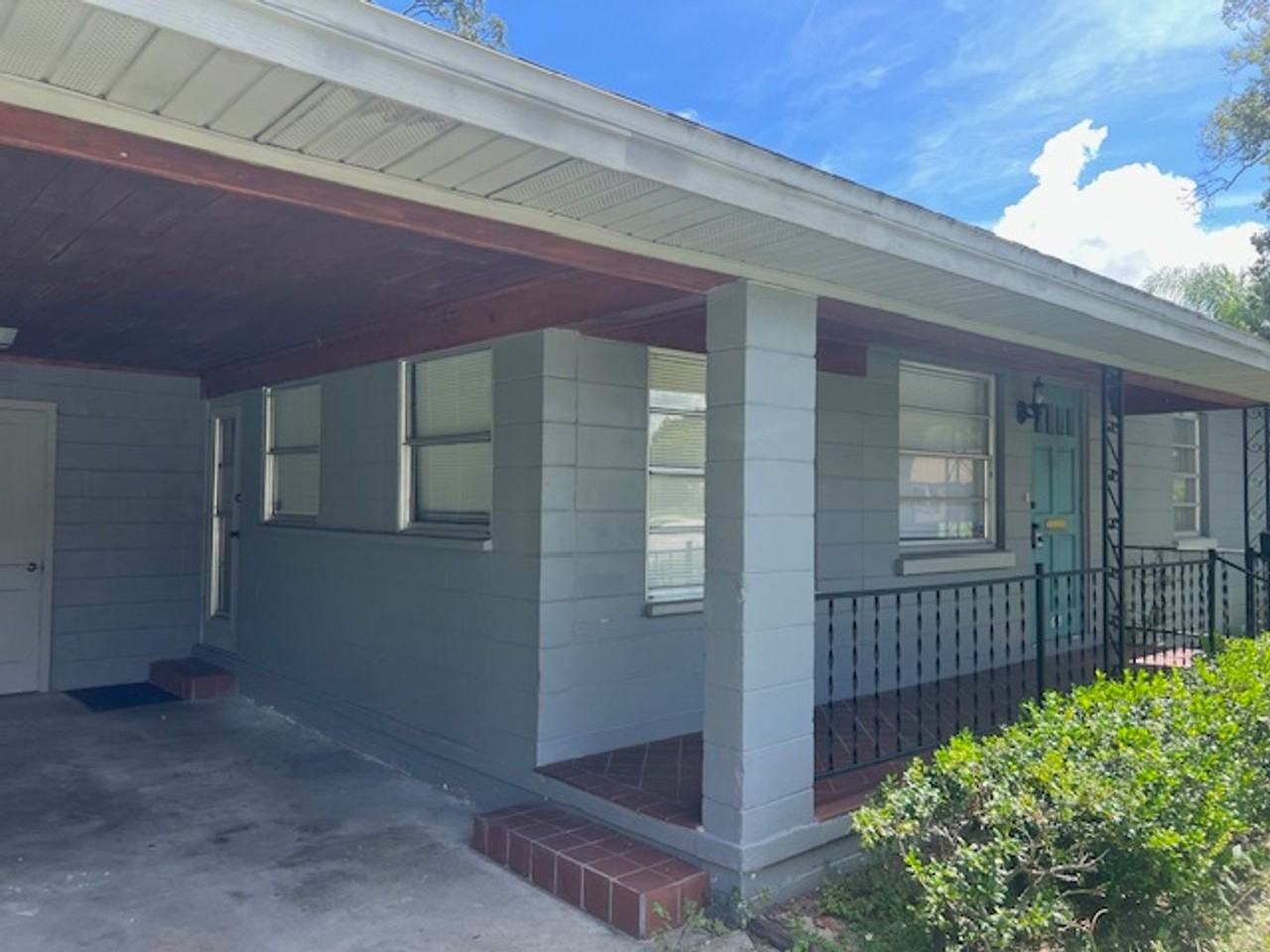 625 Hinton Cres - Photo 3 of 17