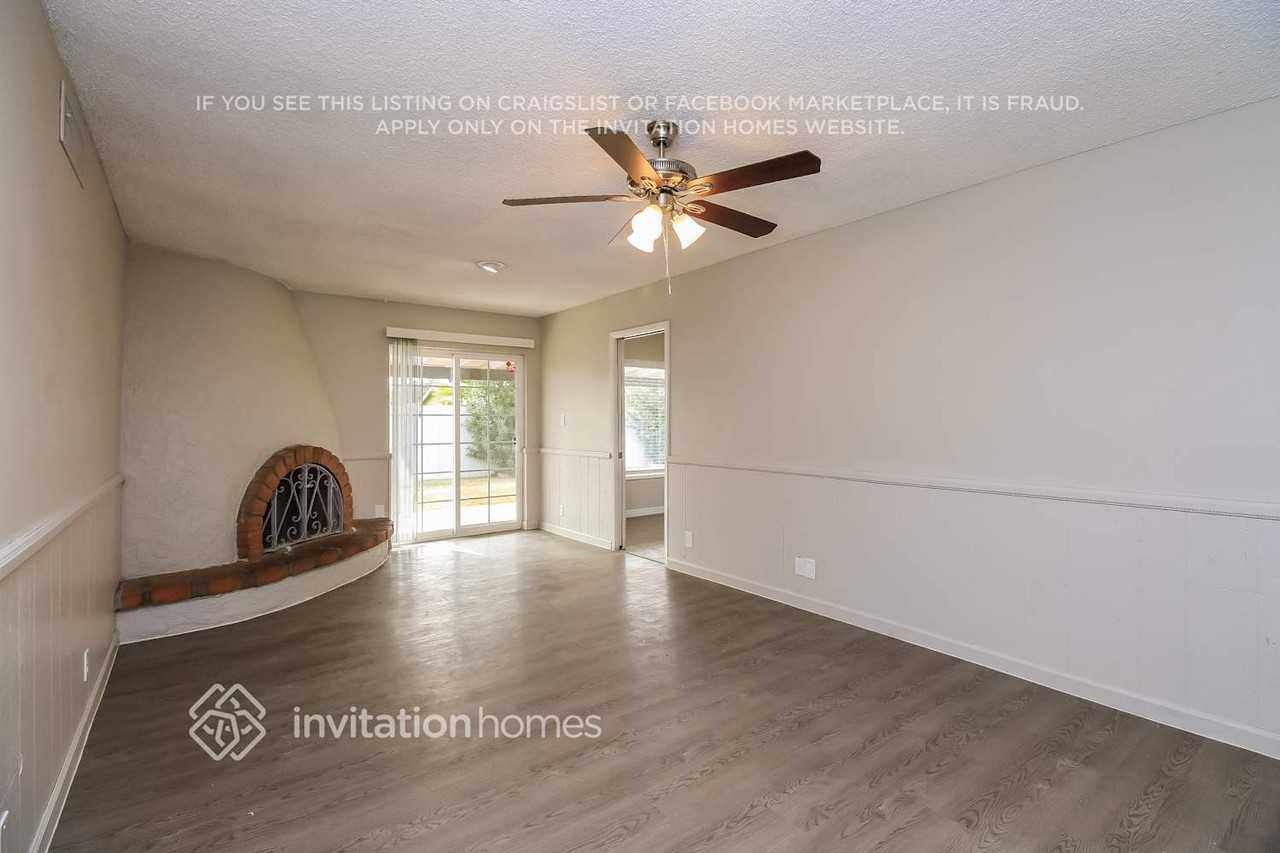 549 West Pampa Avenue - Photo 4 of 14