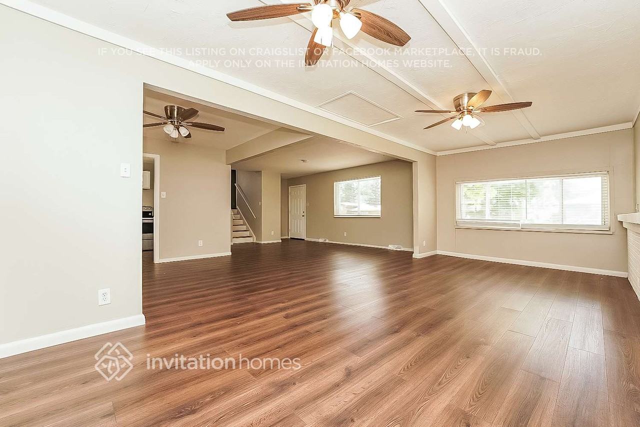 402 S Robb Way - Photo 3 of 16