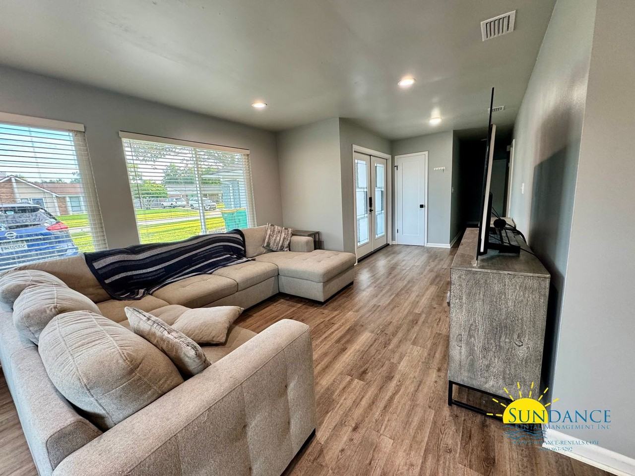 911 Rue De La Savoie - Photo 4 of 19