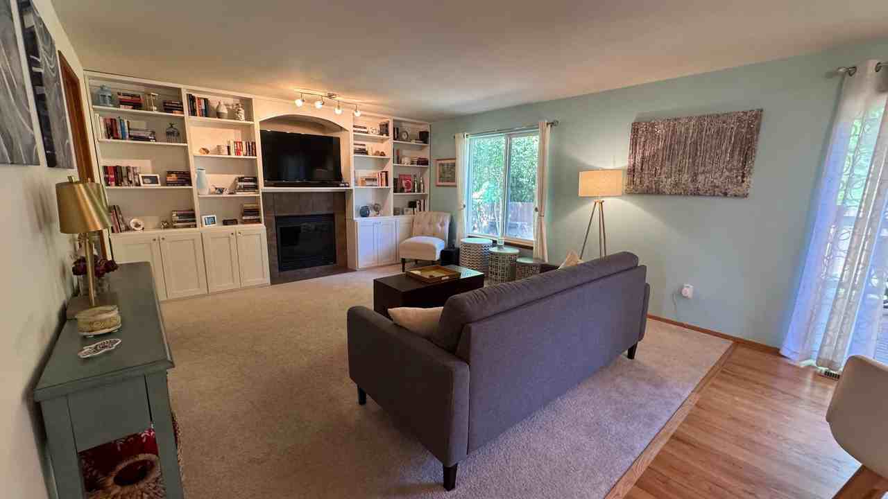 2531 Blaine Ave Ne - Photo 2 of 32