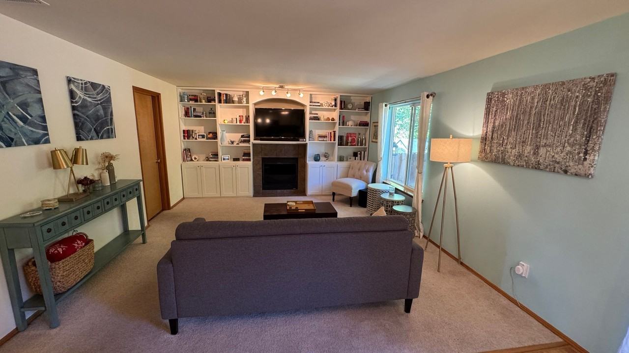 2531 Blaine Ave Ne - Photo 3 of 32