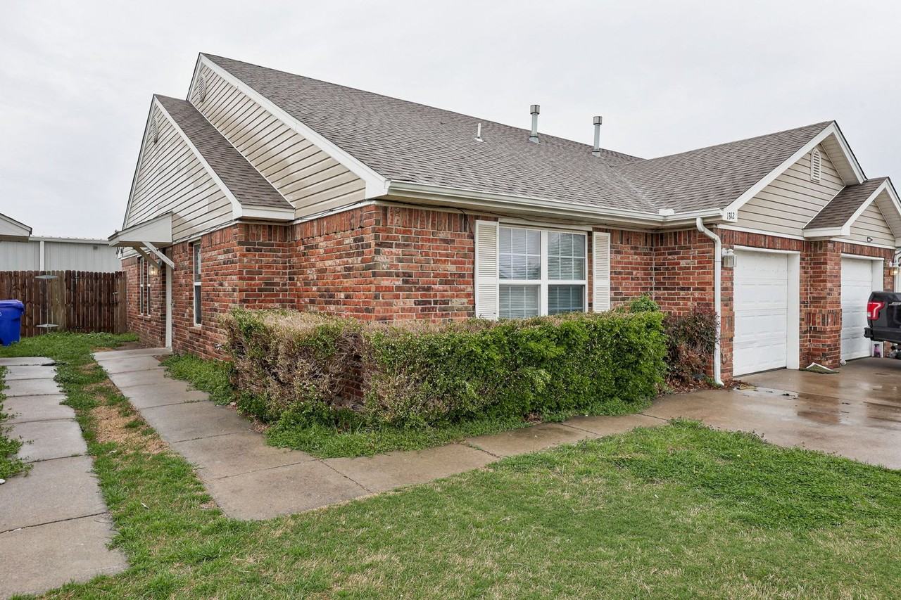 1316 Commerce Dr - Photo 2 of 36