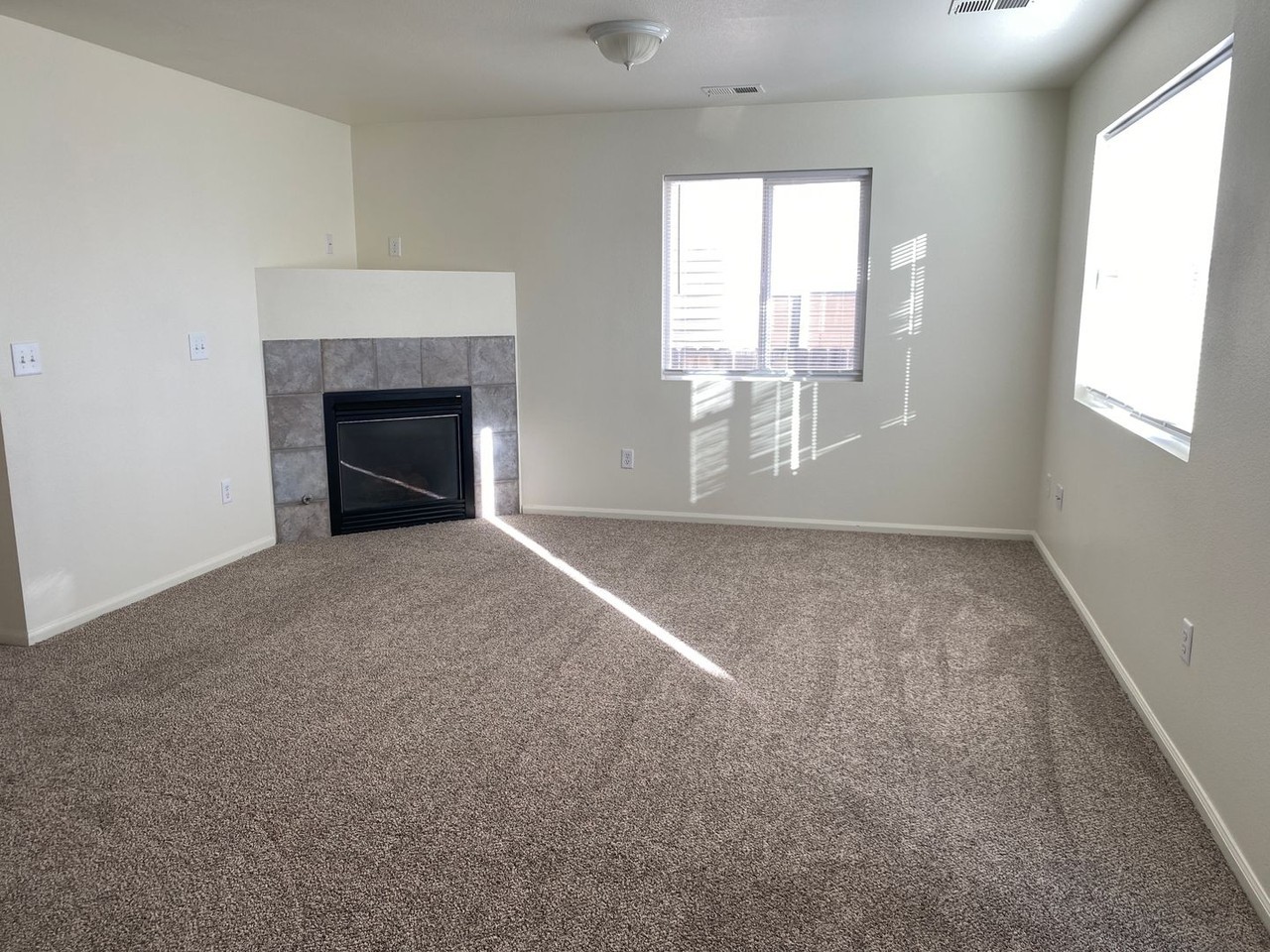 243 Abby Rd - Photo 3 of 22