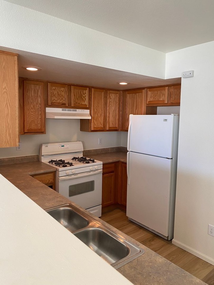 243 Abby Rd - Photo 7 of 22