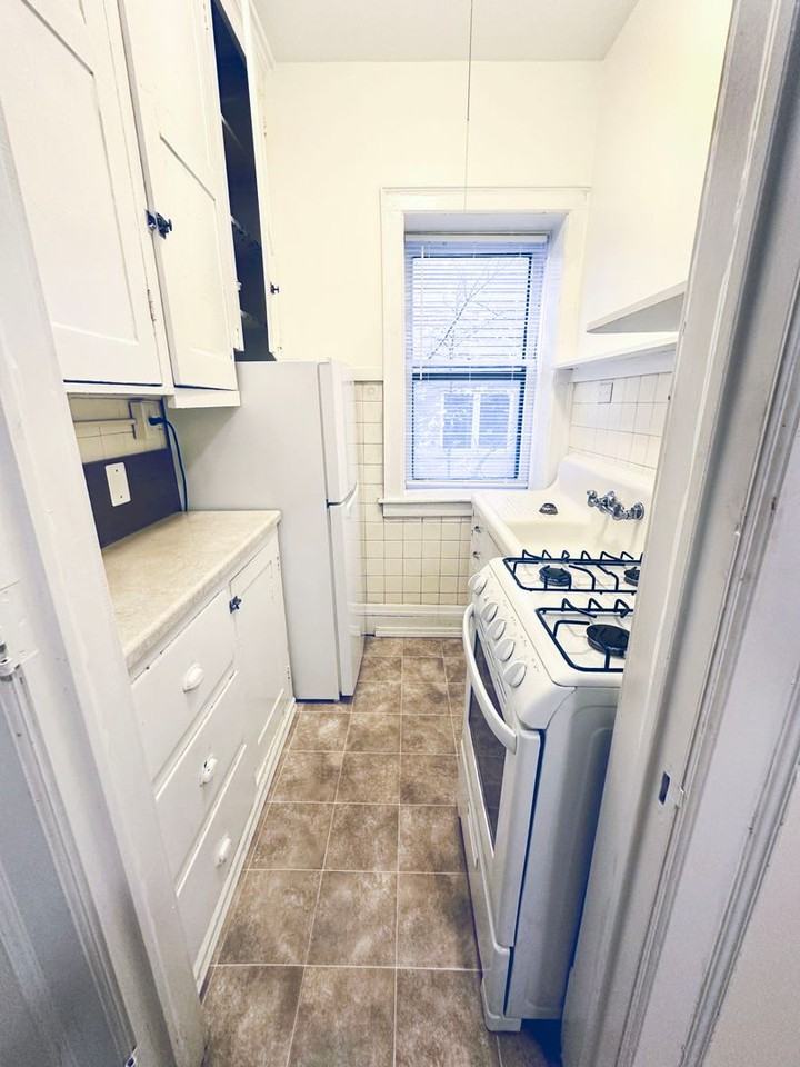 1810/12 Bryant Ave S - Photo 3 of 19