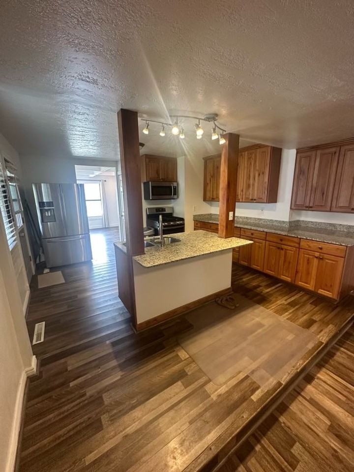 1032 E 360 S - Photo 2 of 21